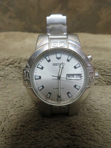 Vintage SEIKO KINETIC Wristwatch Bracelet Japan Movt Silver Tone Day Date