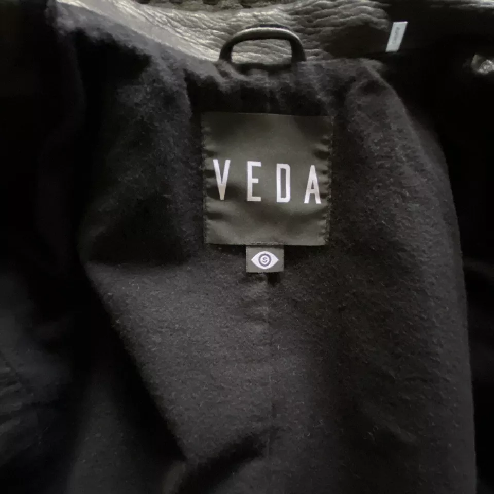 Veda Dallas кожи Moto куртка размер S черный эластичный рукав панели мотоциклиста $990 - Изображение 3 из 4