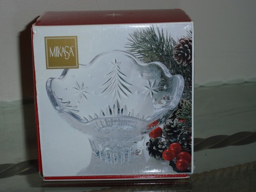 Celebrations by Mikasa Christmas Night Footed Crystal Clear Glass Bowl - Picture 7 of 11
