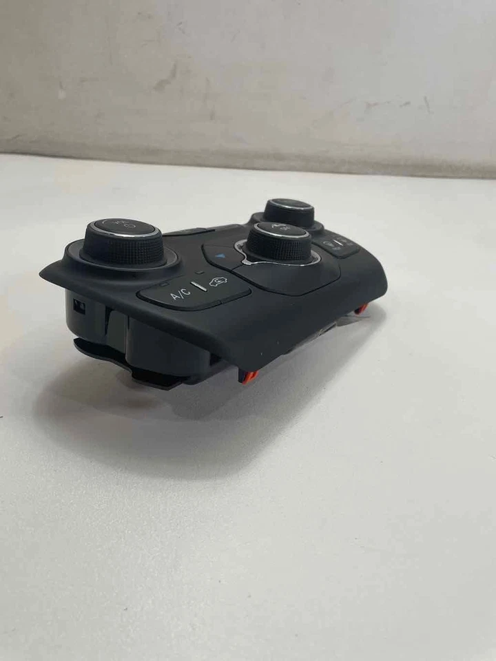 Control de temperatura de calefacción de aire acondicionado Dodge OE 0509110.01ae para Dodge Dart 2013-2016 Foto 2 de 4