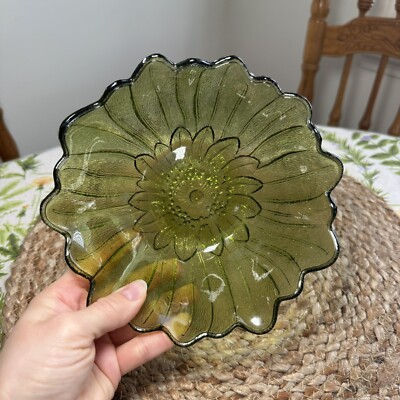 Vintage 60s Avocado Green Indiana Glass Lily Pons Sunflower Bowl 7  Cottagecore