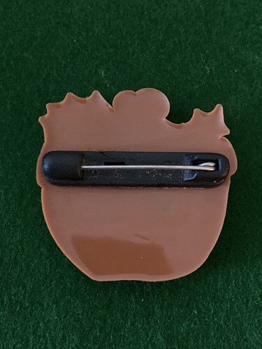 Pin Badge - Christmas Pudding With Custard and Holly - Rubber / Plastic - Picture 2 of 3