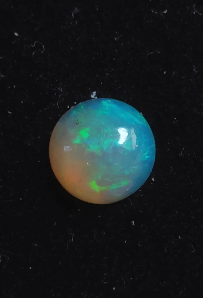 Lot (n°9) de huit cabochons ovale d’Opale Welo blanche d
