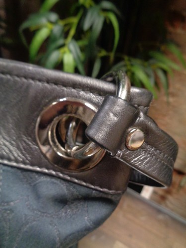 Coach Hand/Schultertasche silber/grau 11x13x2 lila gefüttert - Bild 9 von 12