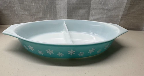 Vintage Pyrex 1 1/2 Quart Divided Casserole Dish Turquoise Snowflake
