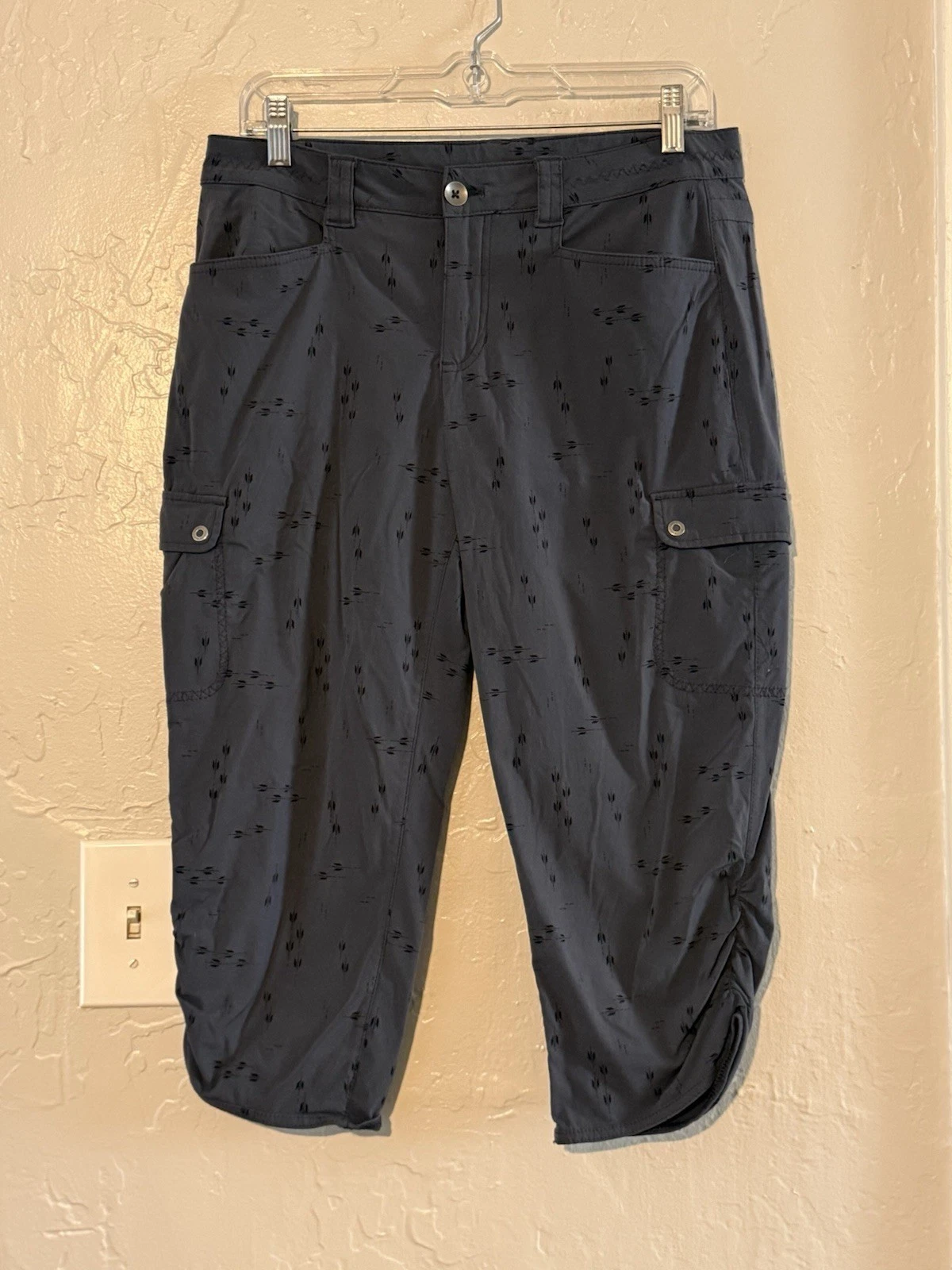 Eddie Bauer Pants Women 6 Gray Capris Travex AOP Geometric Performance Active