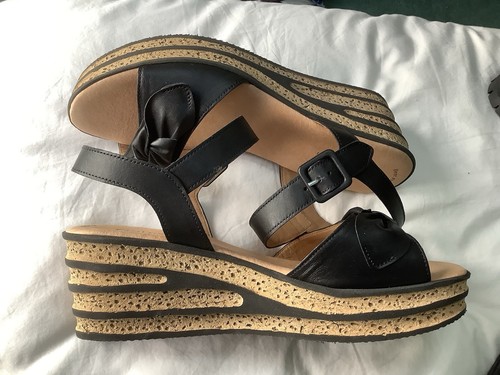 Sandalias de cuña Gabor de cuero negro para dama talla 9,5 nuevas - Imagen 2 de 9