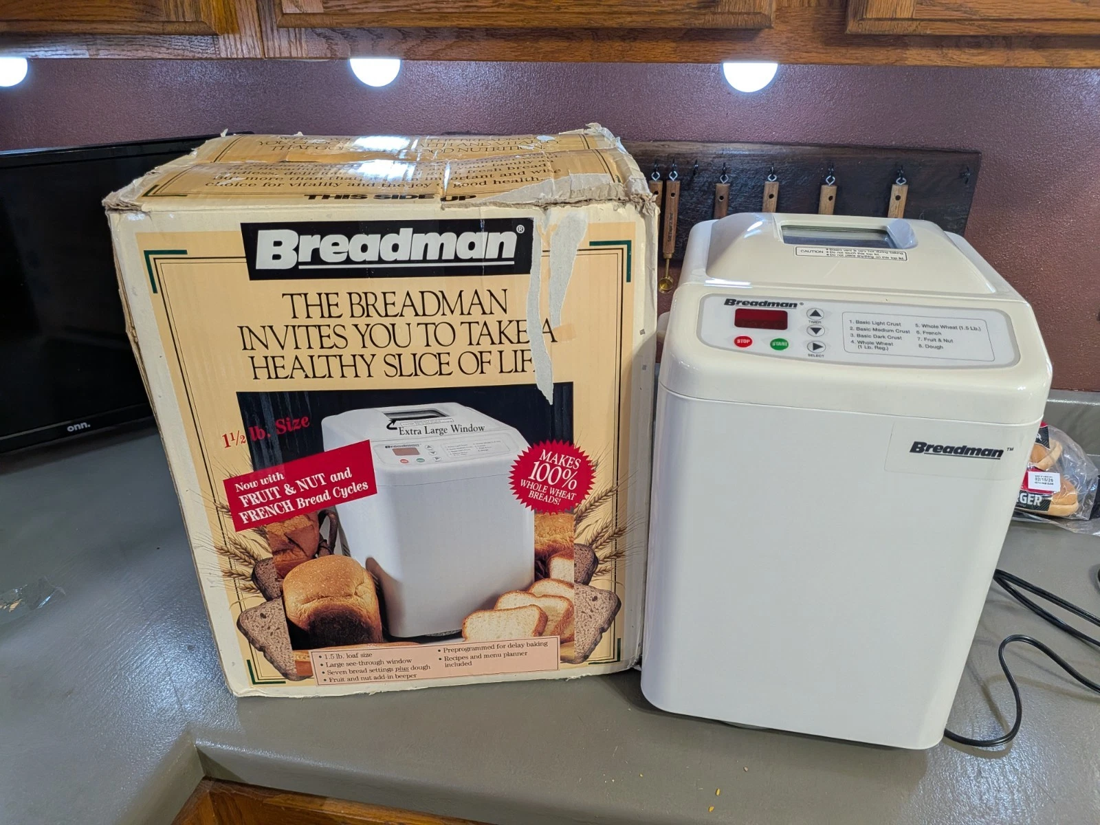 Breadman Plus Automatic Bread Maker Model TR-700, 430W