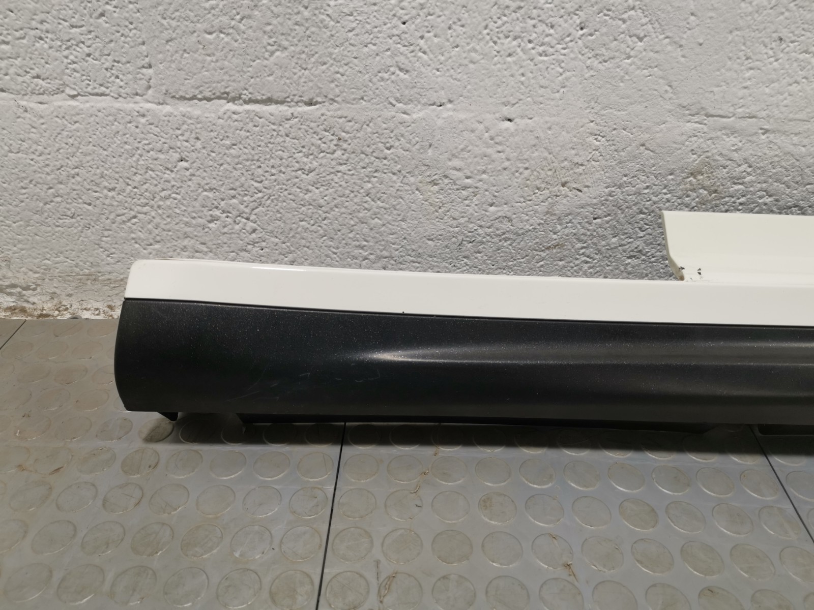 Maserati Ghibli 2017 RWD M156B 3.0 L Left Driver Side Skirt Rocker Panel OEM