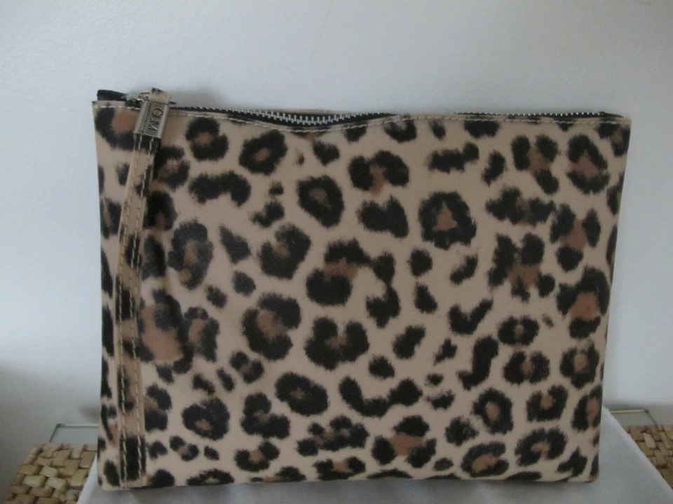 Gianni Chiarini Italia GUM Animal Print Clutch Beige y Negro 11.5”x9”x1” Foto 2 de 4