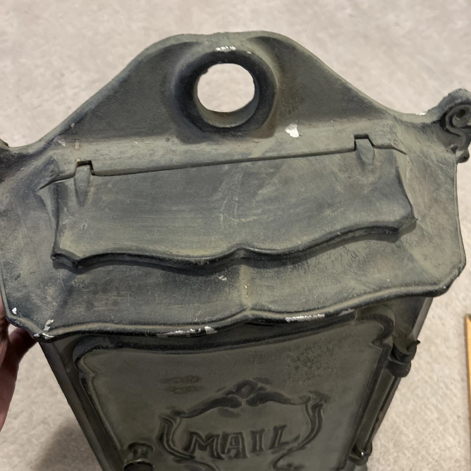 Buzón de metal galvanizado estilo vintage montaje en pared en relieve Foto 4 de 4