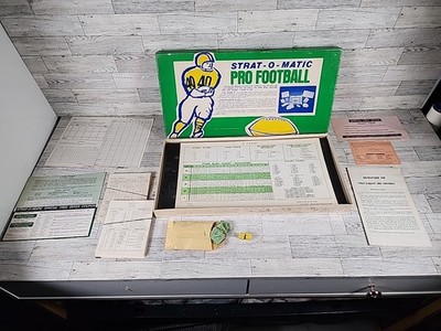 VINTAGE 1968 Strat-O-Matic Pro Football Board Game Comes With Team Player Cards