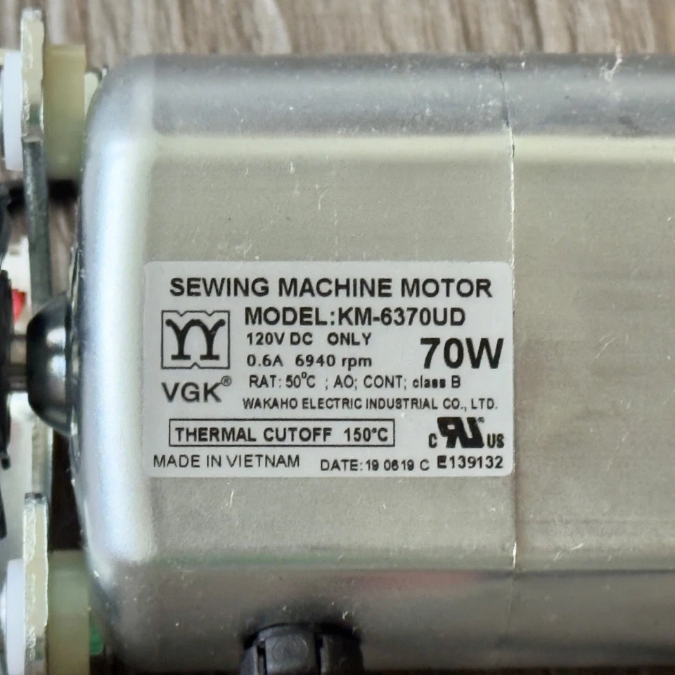 Motor de repuesto para máquina de coser Singer 6180 Brilliance Foto 2 de 4