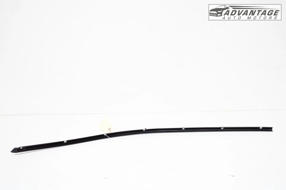 Chevrolet Camaro 2016-2024 techo lateral derecho moldura sello de goteo 84055971 OEM Foto 2 de 4