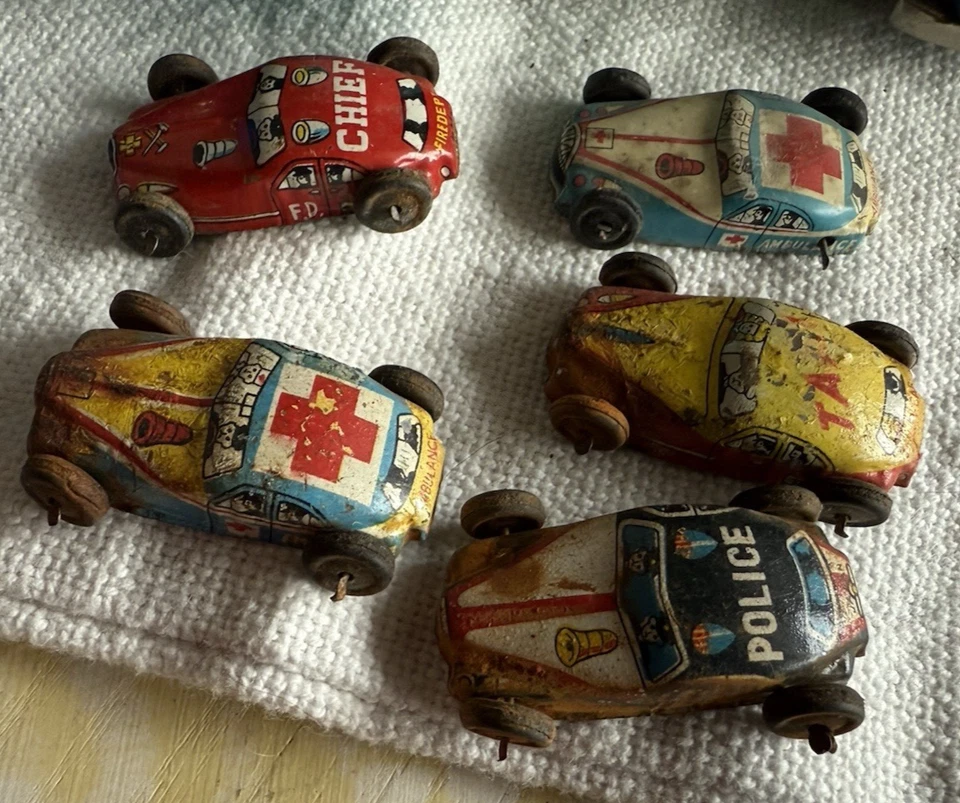 1950s Japan Tin Litho Emergency Cars Lot of 5 – Fire Chief, Police, Ambulance - Image 3 of 4
