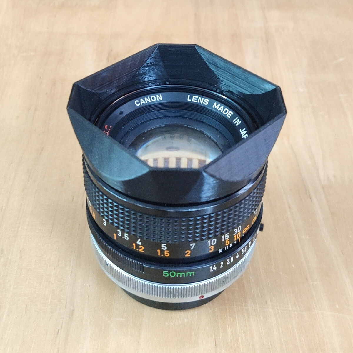 square hood of CANON FD 50mm 1:1.4 24mm 1:2.8 35mm 1:2 85mm square hood of CANON FD 50mm 1:1.4 24mm 1:2.8 35mm 1:2 85mm