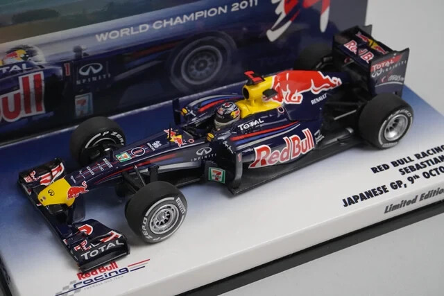 1:43 MINICHAMPS 413110301 Red Bull Racing RB7 Japanese GP