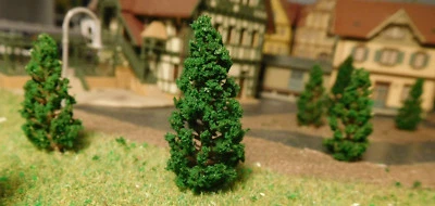BONN-BAD-GODESBERG 20 dunkelgrüne Tannen, 48 mm und 58 mm hoch