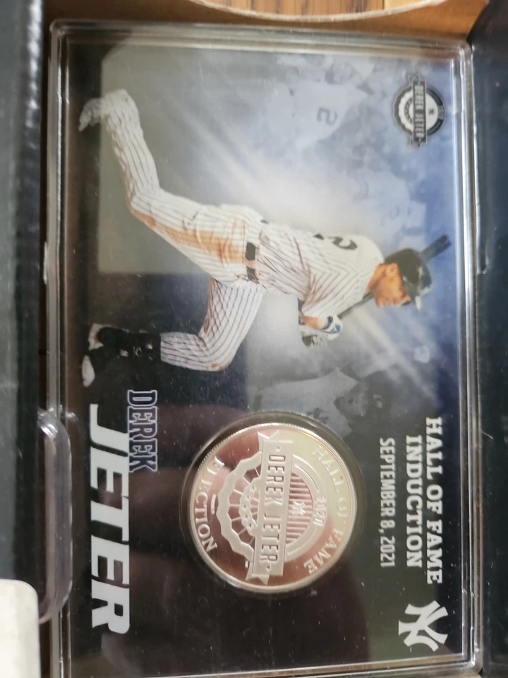 Moneda enchapada en plata Highland Mint Derek Jeter 2020 39 mm edición limitada/5000 Foto 2 de 3