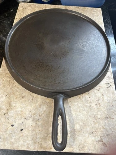 Wagner Ware Cast Iron Large Round Griddle #10 Arc / Straight Logo 1920’s