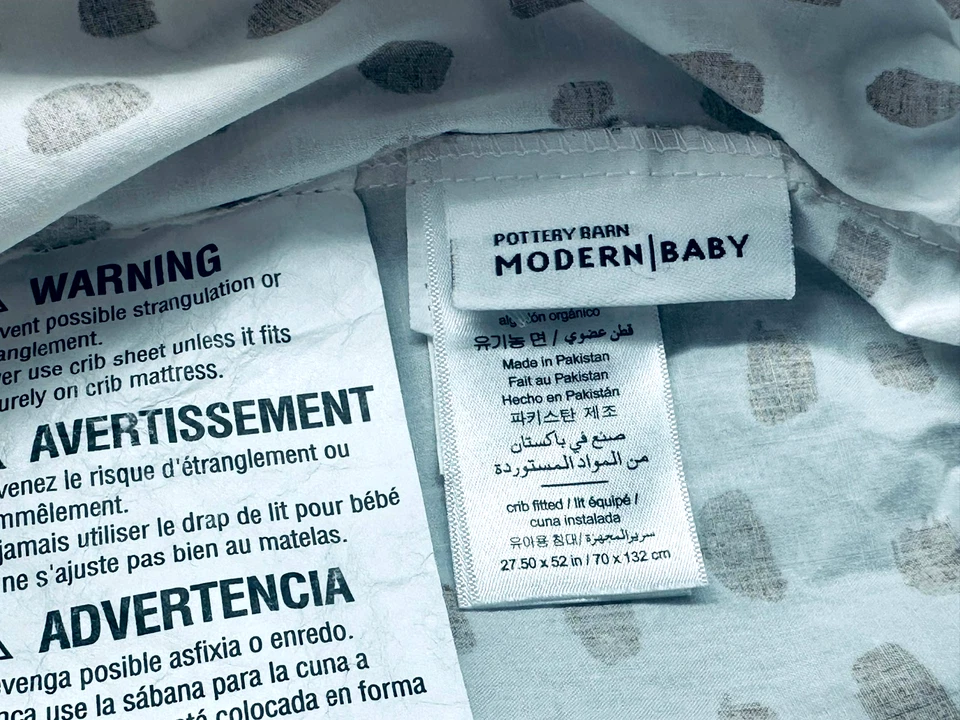 Sábana ajustable Pottery Barn Kids moderna para cuna de bebé puntos dorados 100 % orgánica Foto 4 de 4