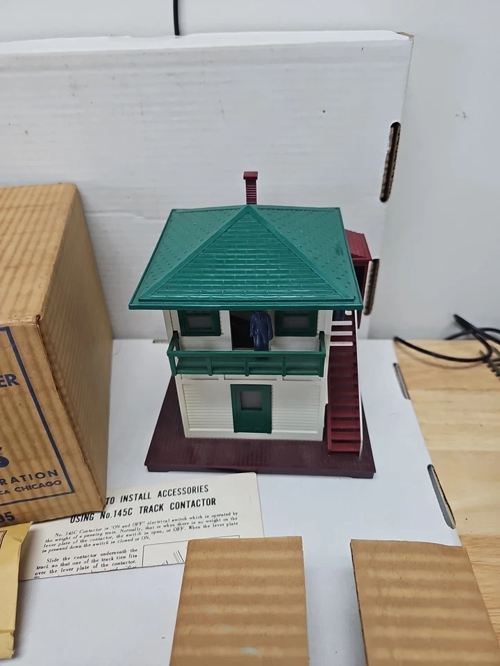 Postwar Lionel #445 Operating Switch Tower From 1952-53~w/Nice OB & Instructions - Image 2 of 4