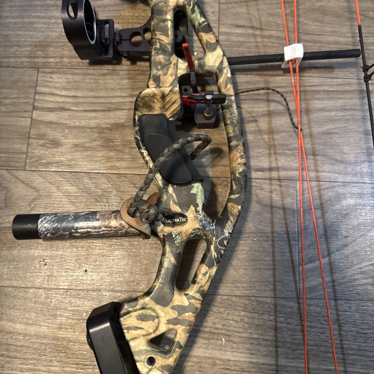 Hoyt Zr 200 Magnatec Right Handed 60-70 Lbs Very Nice Great Shape