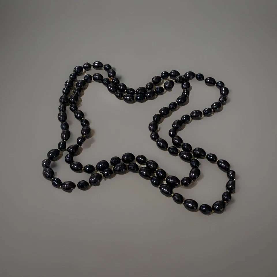 "Collar Charter Club de perlas sintéticas de vidrio negro cuentas largas tono dorado logotipo de 36""" Foto 3 de 4