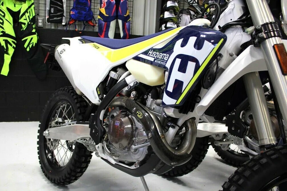 Protector térmico de fibra de carbono P3 201079 para 17-19 Husky FE 450/501 y KTM 450/500 EXCF Foto 2 de 3