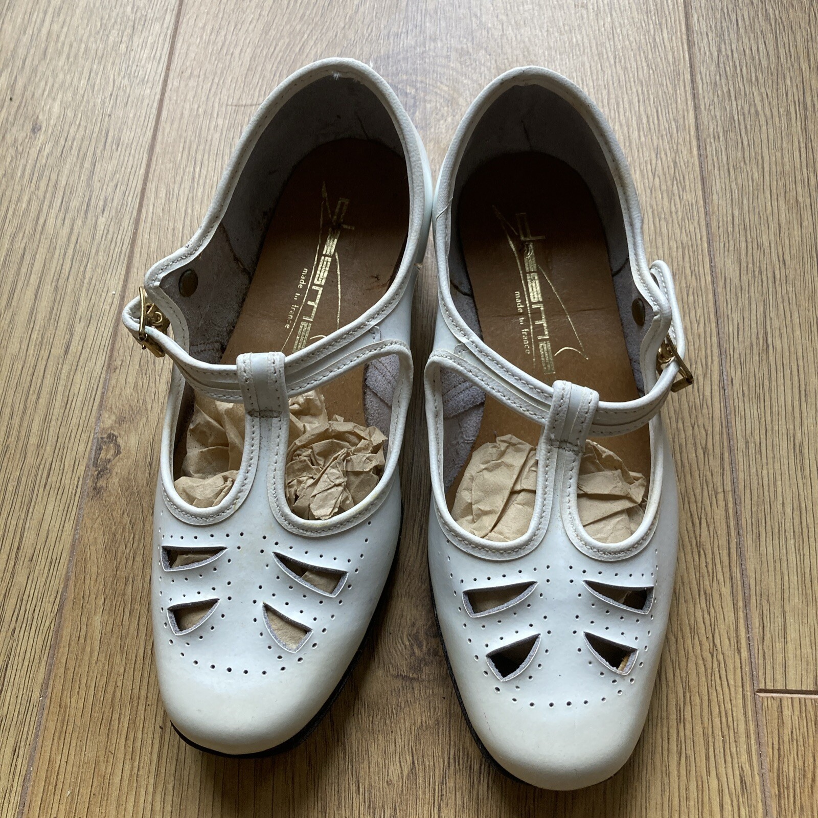 Vintage 1960s/70s French Girls White T-Bar Leather Shoes With Buckles Size 29 EU 6