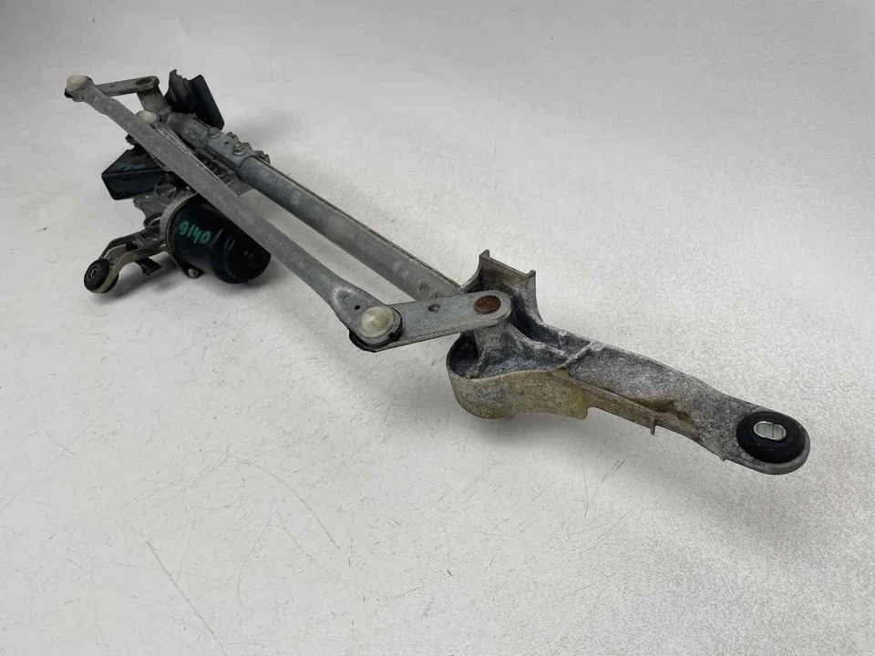 Motor limpiaparabrisas delantero con brazo de acoplamiento 86510AJ00D SE ADAPTA A SUBARU LEGACY SW 2010-2014 2,5 L Foto 2 de 4