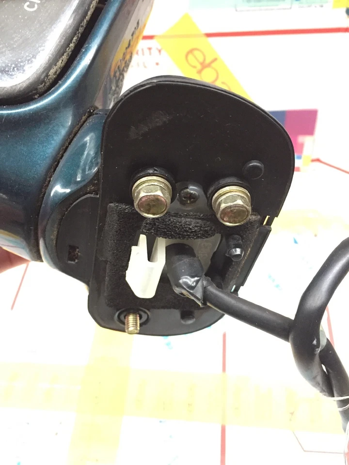 96-99 ESPEJO RETROVISOR LATERAL PUERTA PASAJERO DELANTERO DERECHO ISUZU OASIS con pernos con moldura  Foto 4 de 4