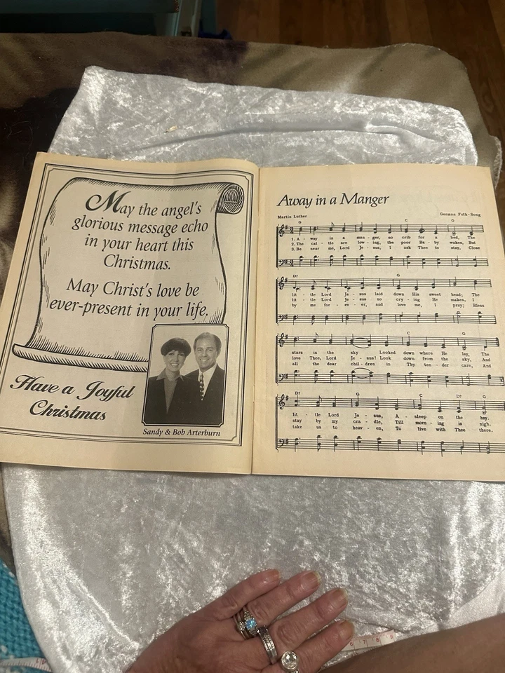 Libro de música The Republic diciembre 1996 Glory to the Newborn King Foto 4 de 4