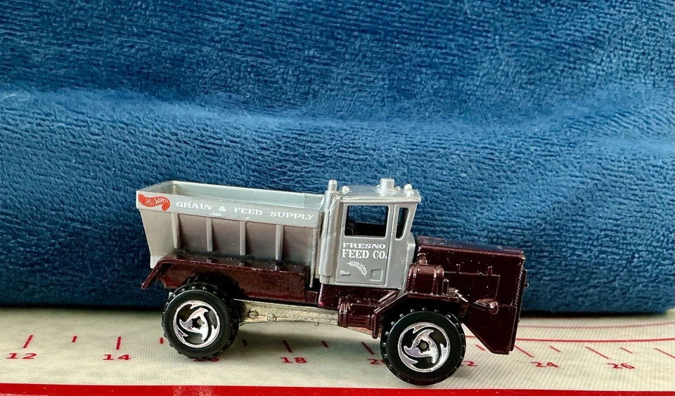 Lote de 9 camiones y construcción Hot Wheels Foto 2 de 4