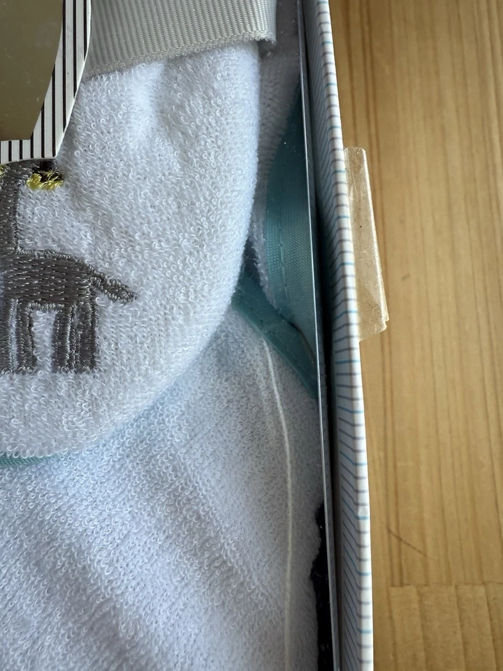 L’Amour By Baby Kiss Bath Gift Set Giraffe Hooded Towel Booties Washcloth - Image 4 of 4