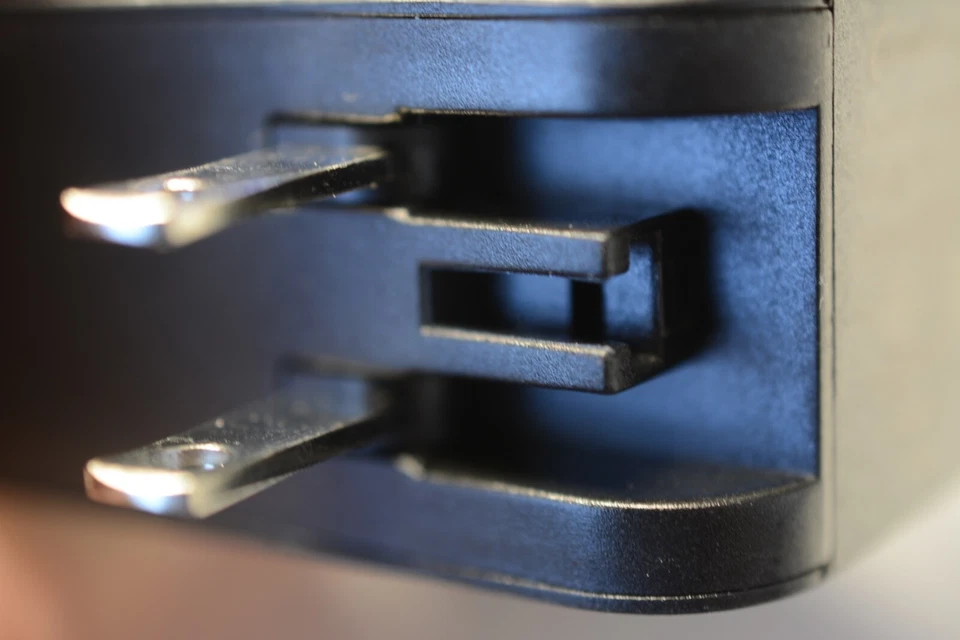 OEM - TYPE60-190-3150U GATEWAY AC ADAPTER 19V 1.3A 3150MA GWTN141-2PR "GRADE A" - Image 3 of 4