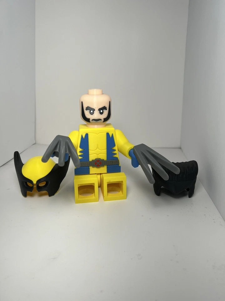 "Estatuilla Lego Wolverine impresa en 3D de gran tamaño - 8,25""" Foto 3 de 4