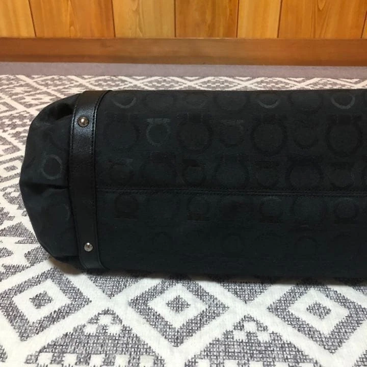 Bolsa tote Salvatore Ferragamo de lona autêntica preta feminina Itália 126512 - Imagem 4 de 4