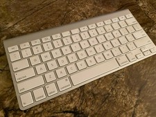 Apple A1314 Wireless Keyboard - Silver MC184LL/B 