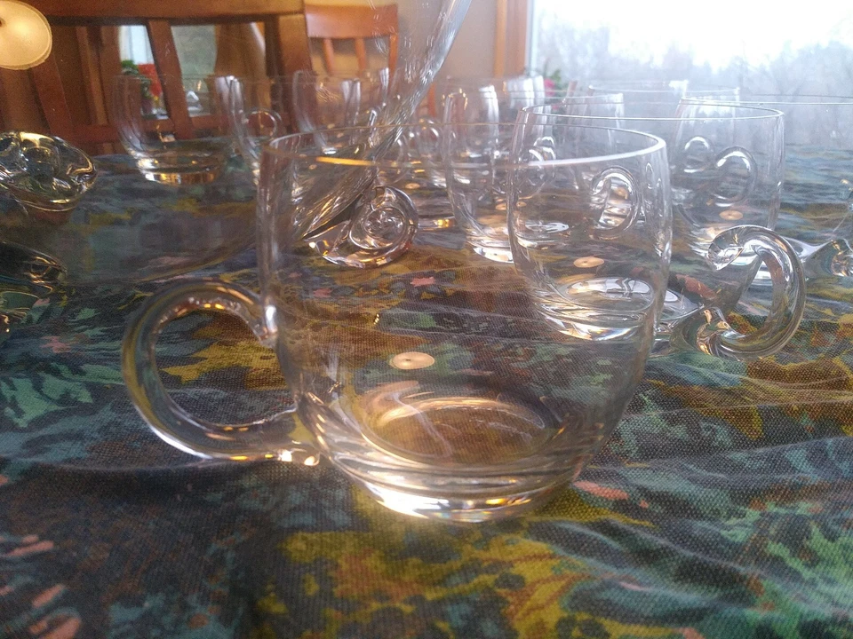 Tazón perforador vintage de vidrio soplado a mano rizado de cristal de 3 dedos y tazas con mango aplicado Foto 4 de 4