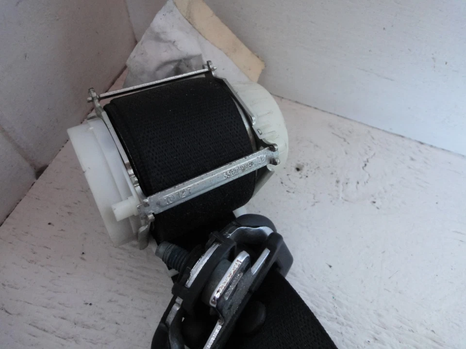 Ford Focus 2008-2011 retractor de cinturón de seguridad del lado del pasajero delantero derecho OEM 34038704 Foto 4 de 4