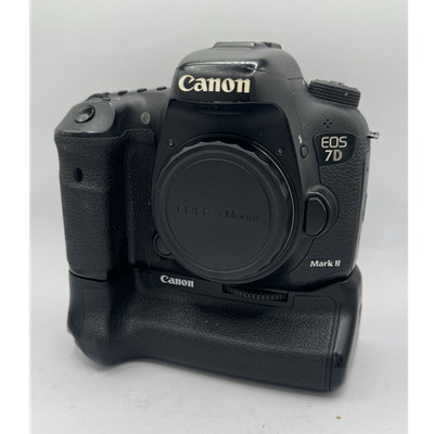 Canon EOS 7D Mark II DSLR   WiFi Chip  Batteries   Grip   Charger   32GB CF Card