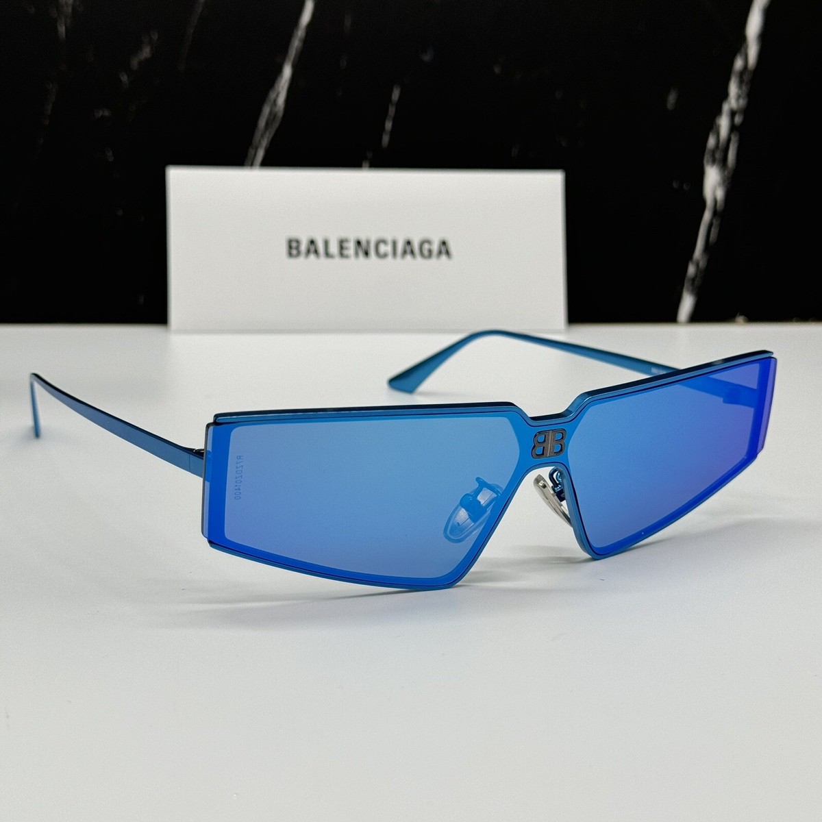 サングラス BALENCIAGA Light Blue Acetate Turbo Rectangle Sunglasses Balenciaga: Blue Dynasty Rectangle Sunglasses | SSENSE