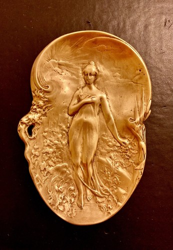 Antique ART NOUVEAU Young Lady with Horned Gremlin Geschutzt Coin pin Tray brass - Picture 3 of 10