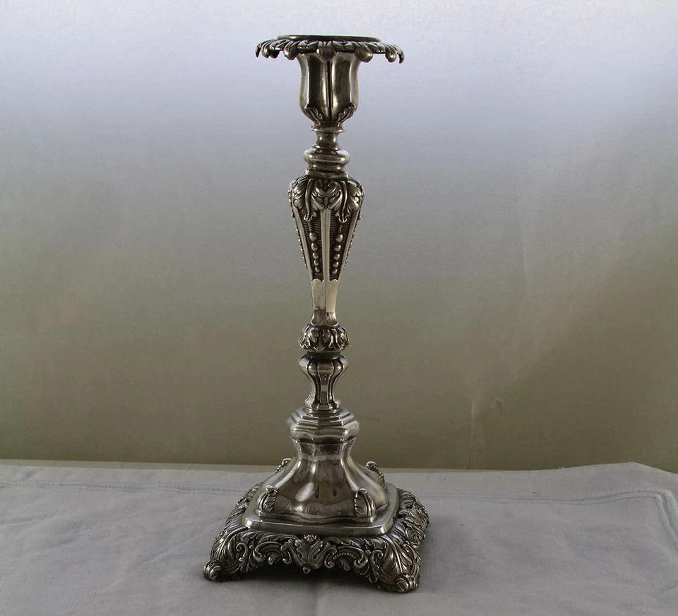 Candelabro de plata esterlina después de un diseño español de antigüedades del siglo XVIII Foto 4 de 4