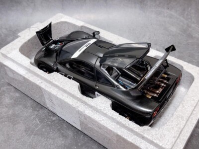 Signature AutoArt 1/18 McLaren F1 GTR Stealth Model Gran Turismo