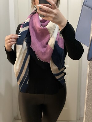 Großer Schal Tuch Stola von ORSAY - Lila Blau Beige Weiß - geometrisches Muster