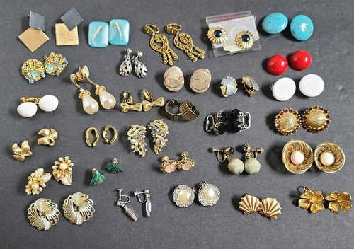 Lot 30 VTG Costume Jewelry Clip-on Earrings Goldtone Silvertone MCM Rhinestone