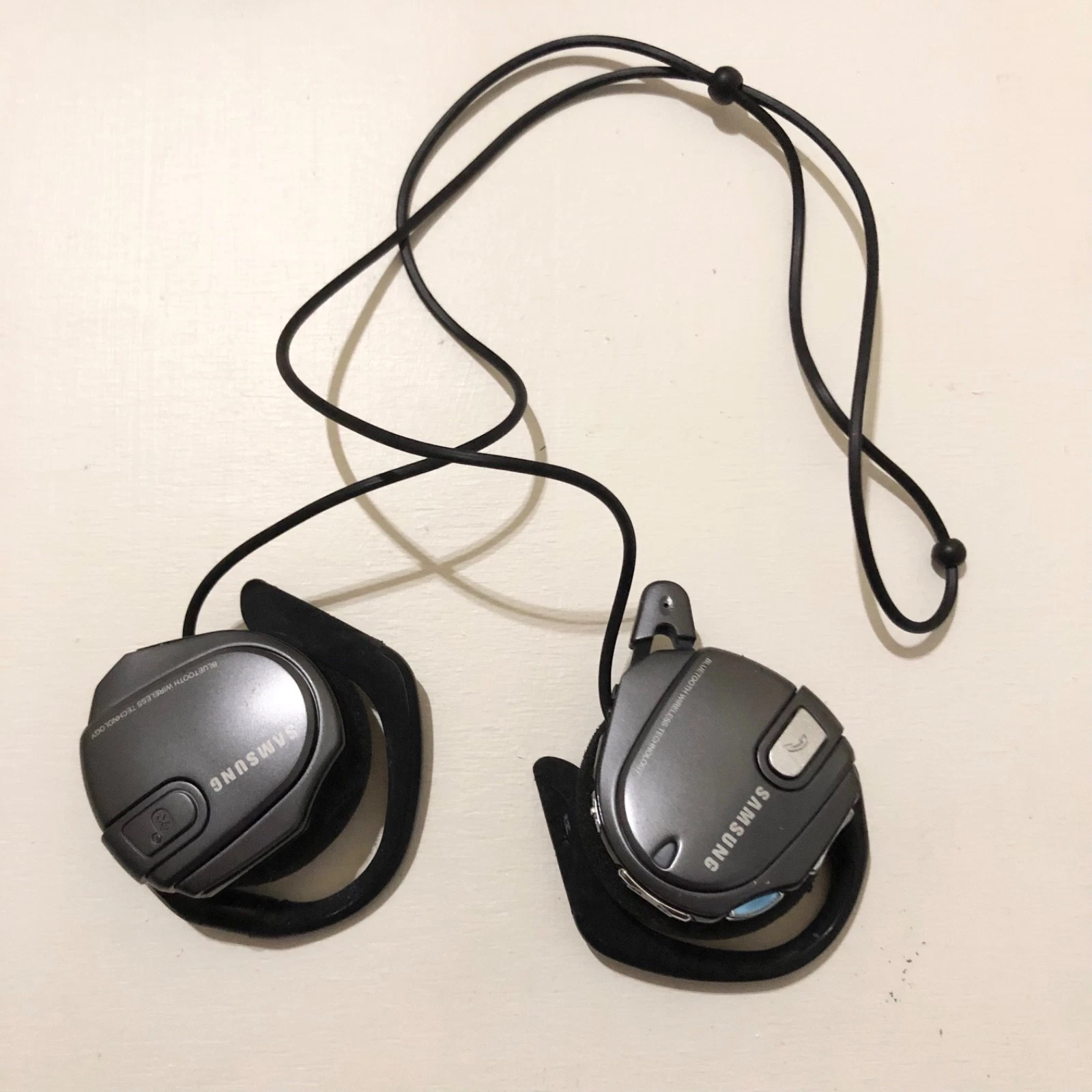 Samsung SBH-100 Bluetooth Headset - VINTAGE - FOR COLLECTORS