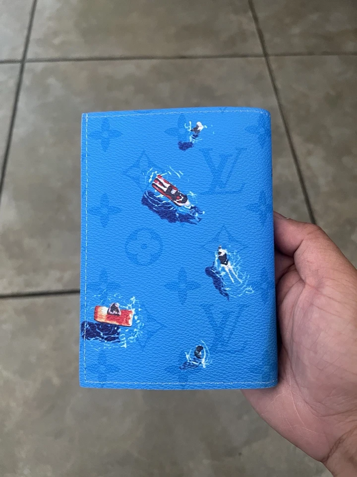 LV Louis Vuitton Blue Lagoon Pool Passport Holder - Bild 2 von 4